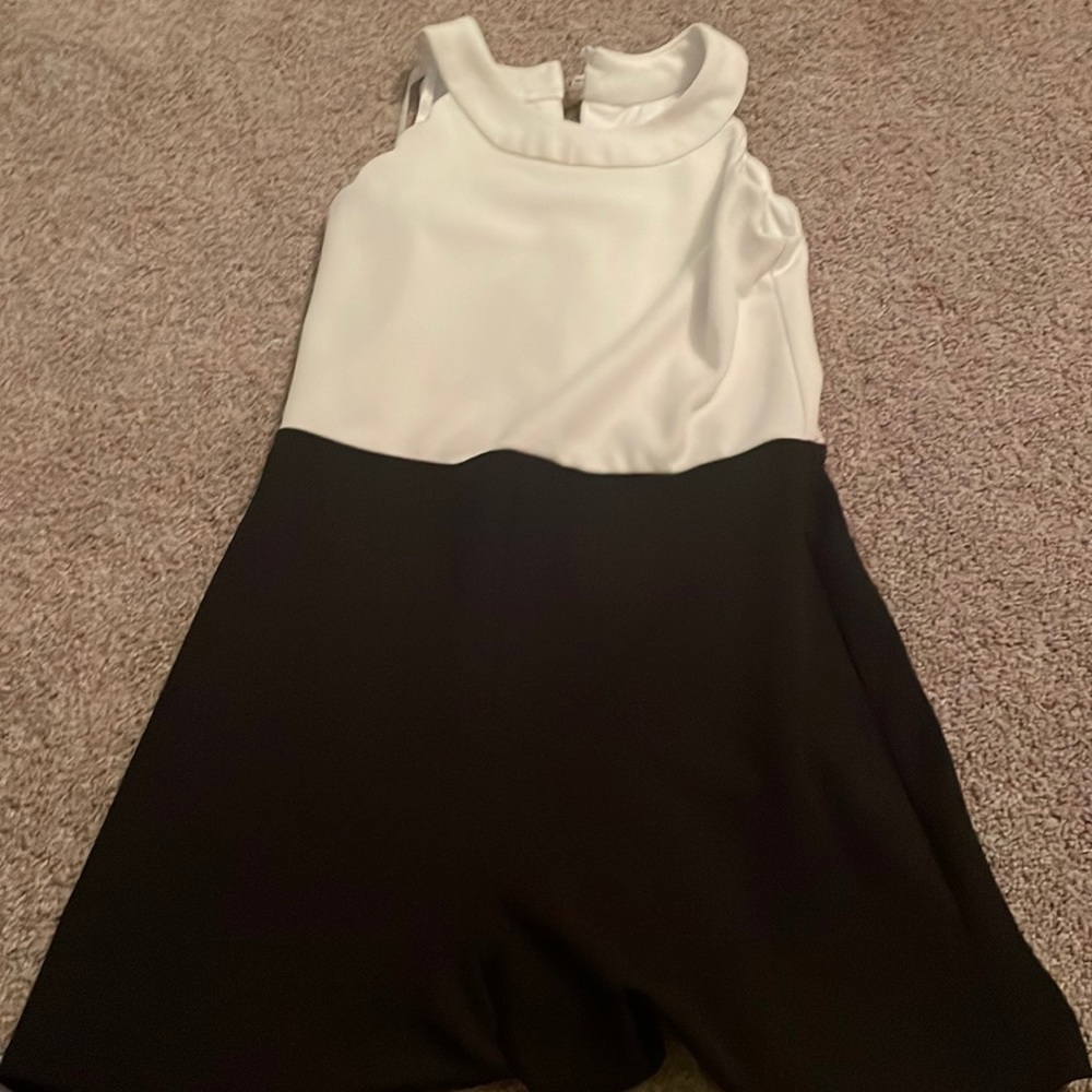 A black and white jumper for 10 sized girlies!